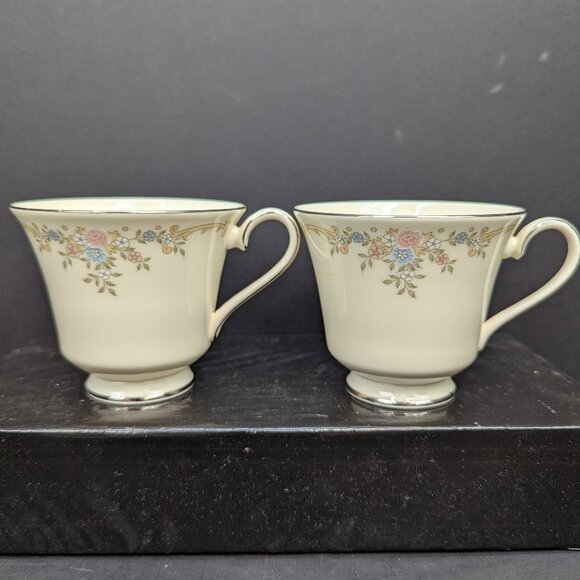 Vintage Royal Doulton England Fine Bone China Giselle H5086 Teacup Set of 2 - Picture 1 of 8